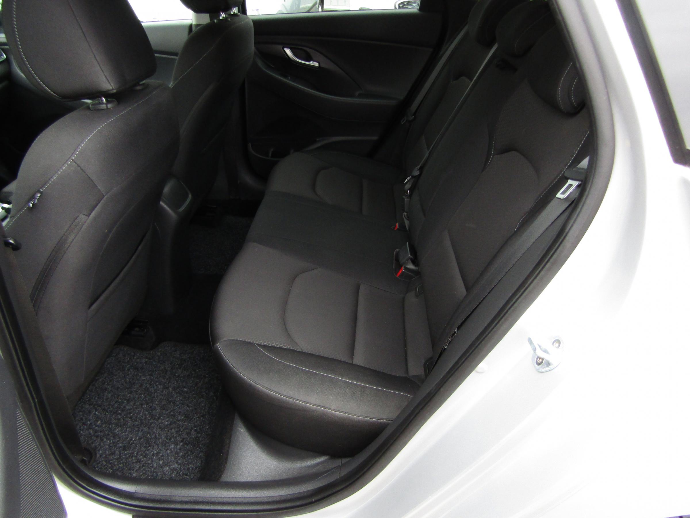 Hyundai i30, 2019 - pohled č. 10