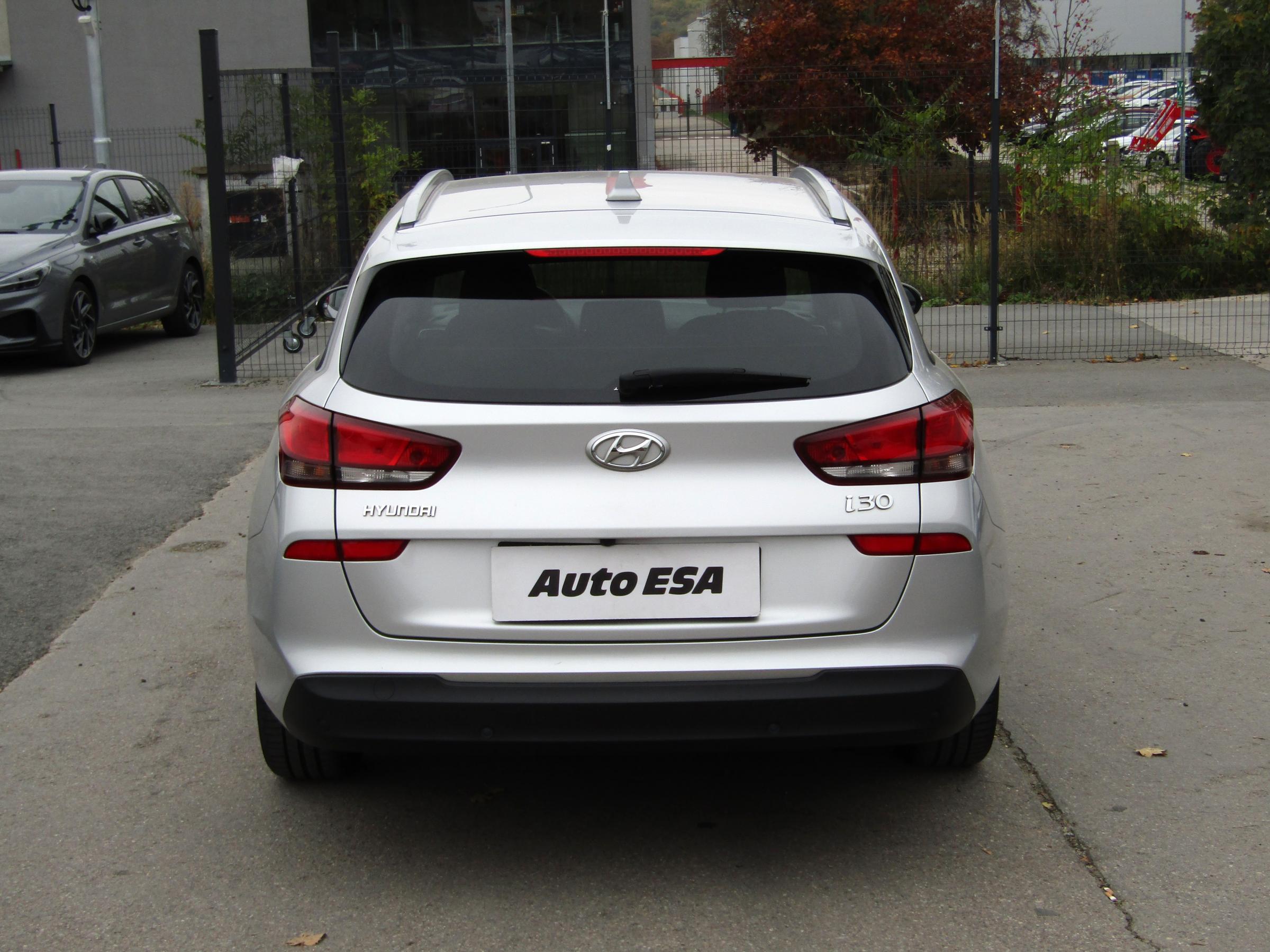 Hyundai i30, 2019 - pohled č. 5