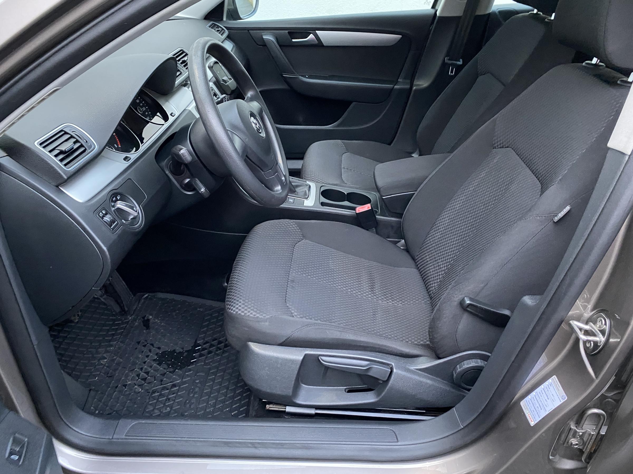 Volkswagen Passat, 2011 - pohled č. 9