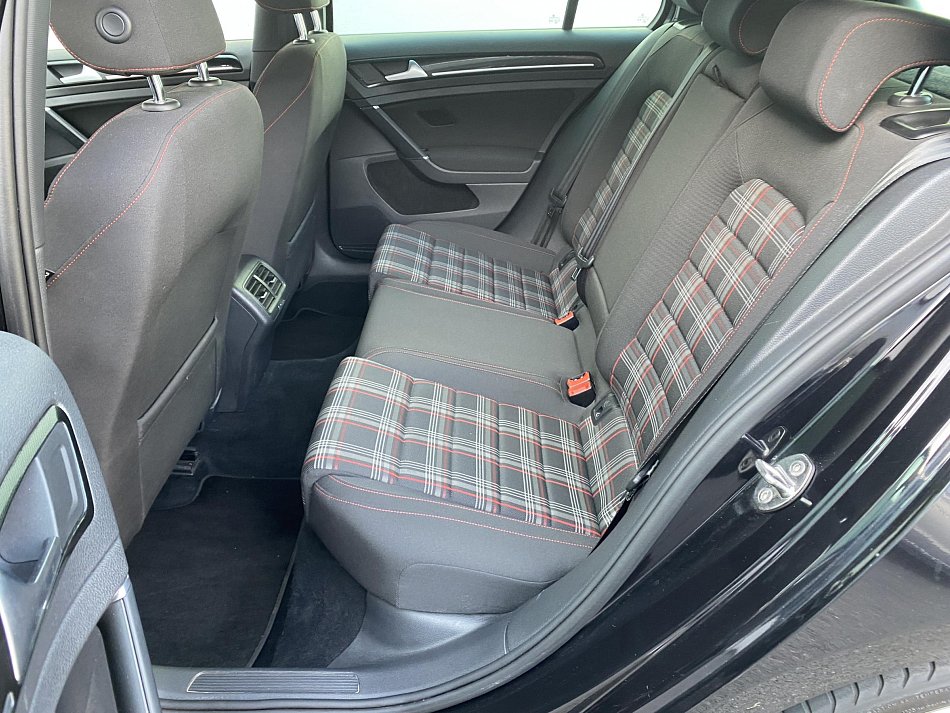 Volkswagen Golf 2.0TSi GTi