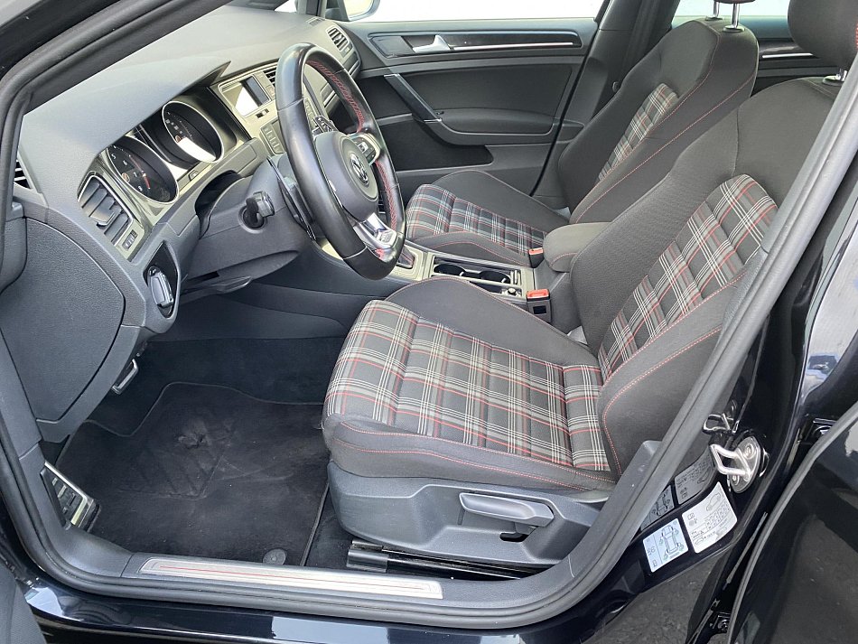 Volkswagen Golf 2.0TSi GTi