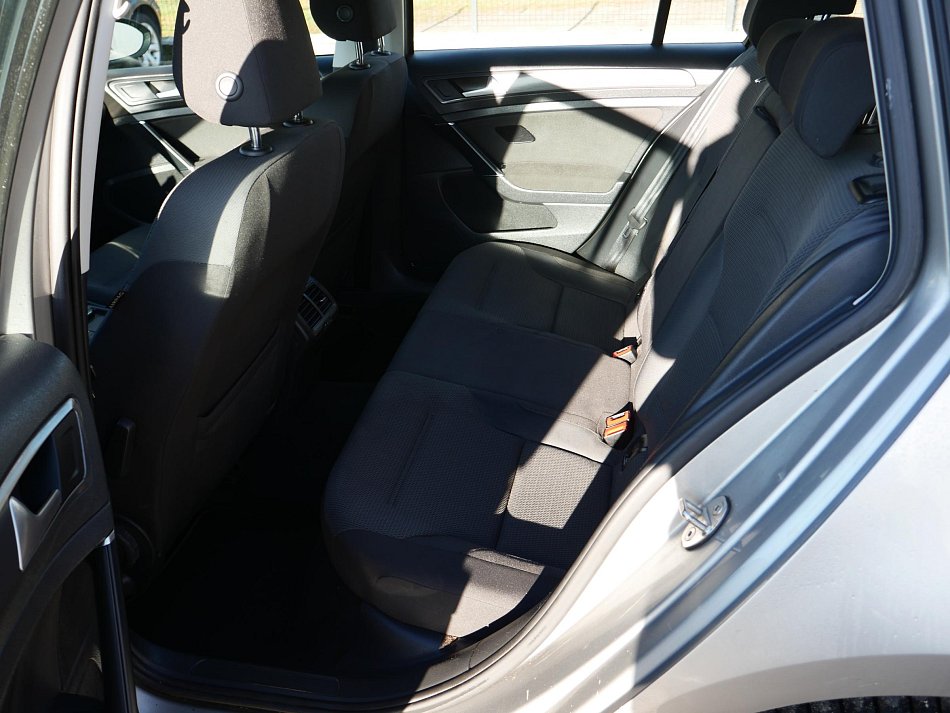 Volkswagen Golf 1.0 TSi 