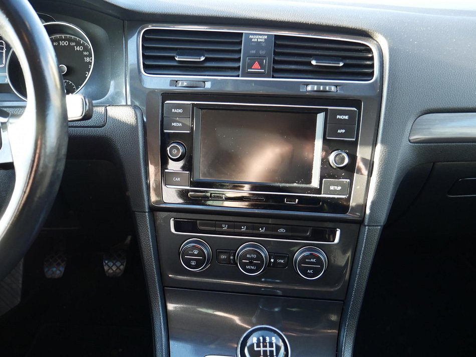 Volkswagen Golf 1.0 TSi 