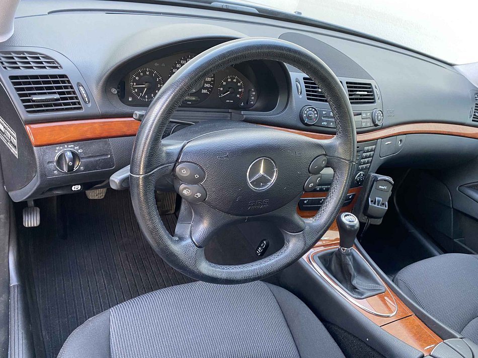 Mercedes-Benz Třída E 1.8  E200