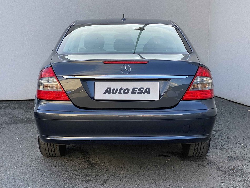 Mercedes-Benz Třída E 1.8  E200
