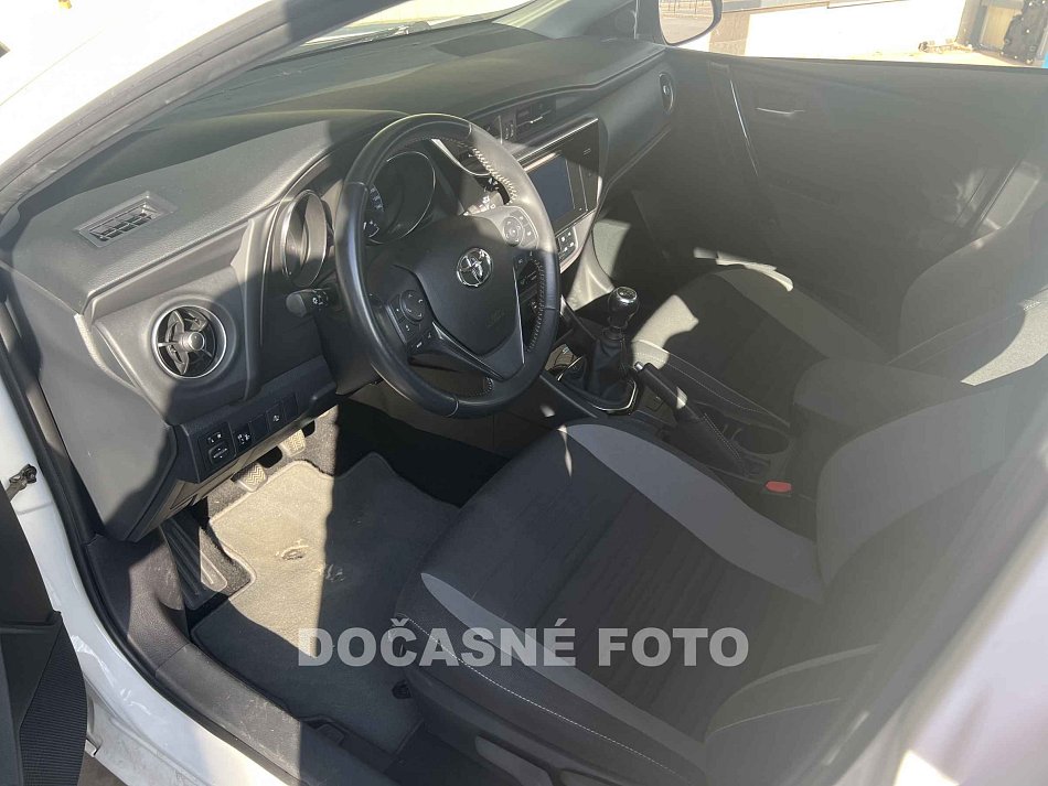Toyota Auris 1.6i  Valvematic