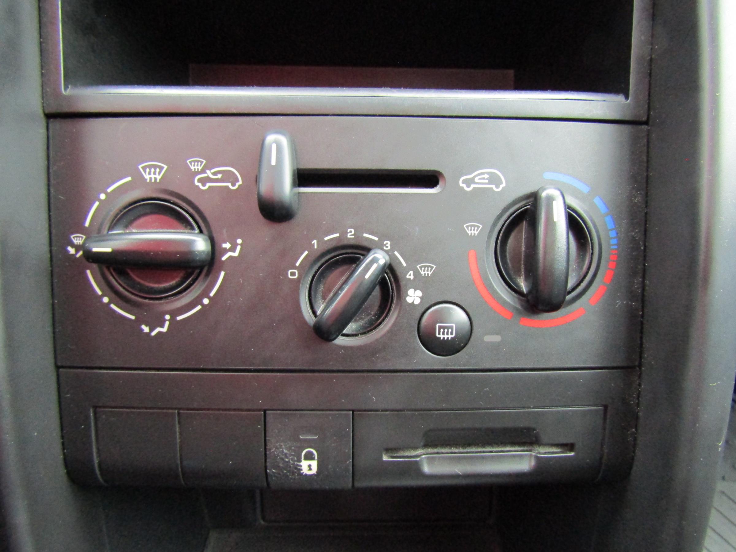 Peugeot 207, 2007 - pohled č. 14