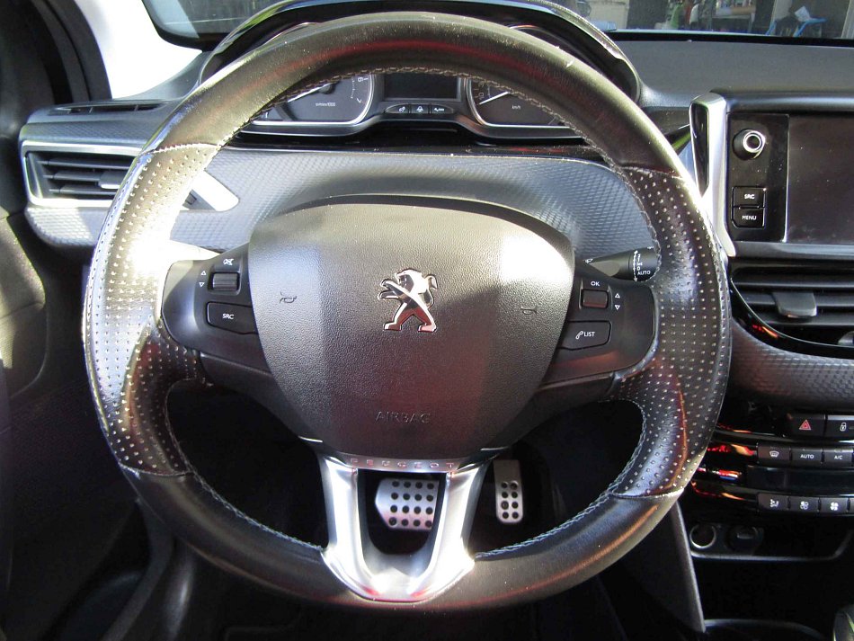 Peugeot 2008 1.2PT Crossway