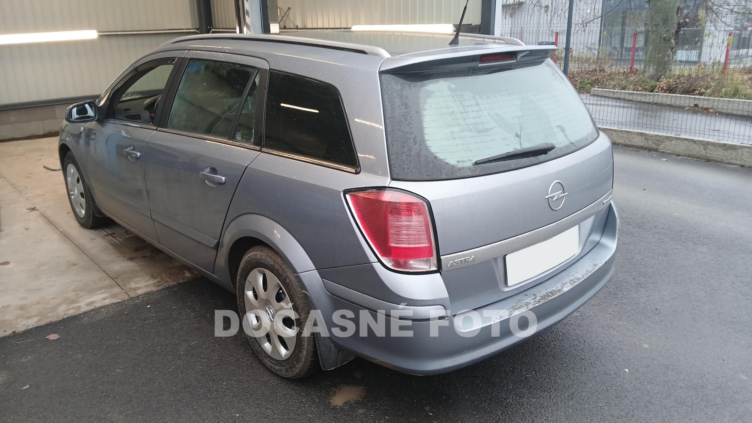 Opel Astra, 2005 - pohled č. 2