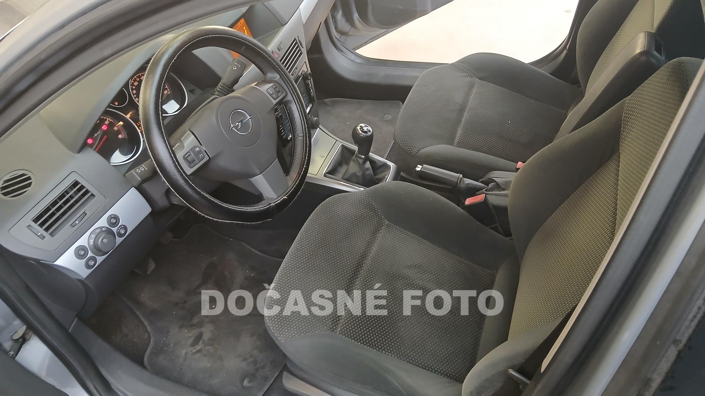 Opel Astra, 2005 - pohled č. 3