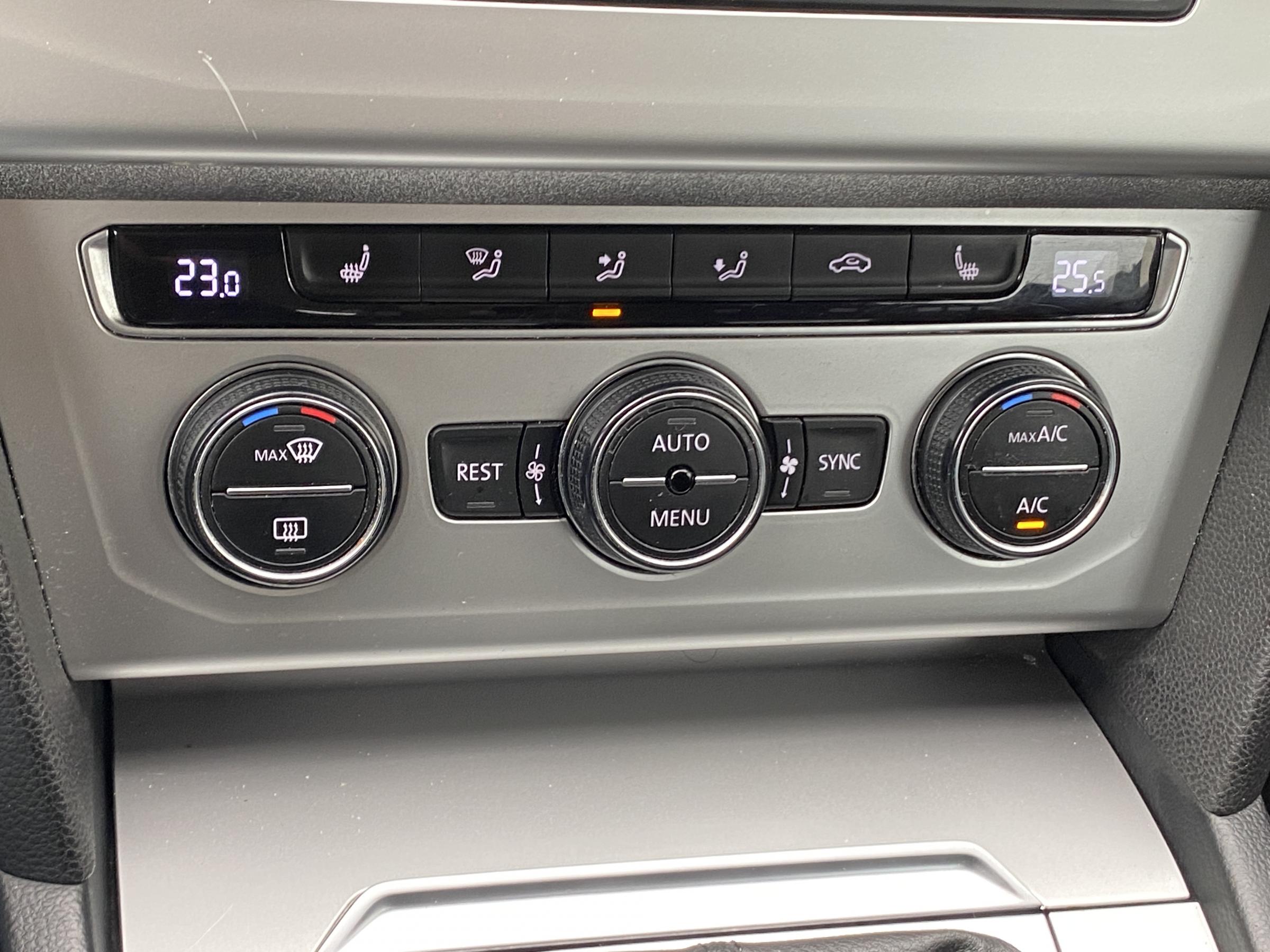 Volkswagen Passat, 2015 - pohled č. 15