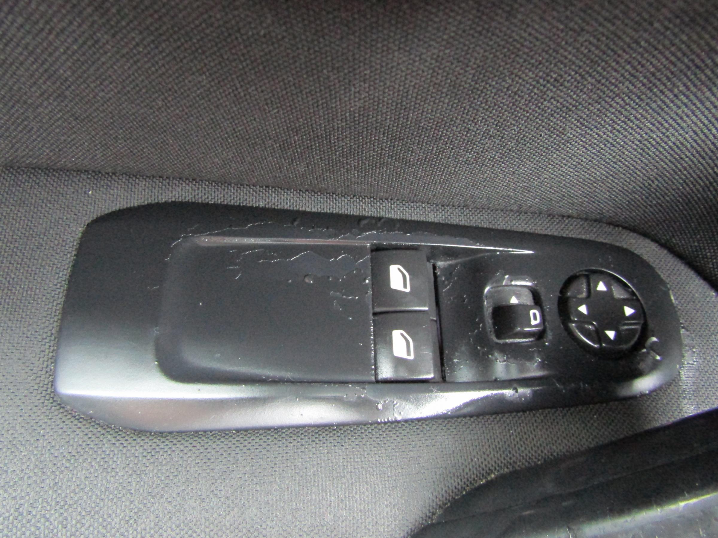 Peugeot 308, 2016 - pohled č. 12