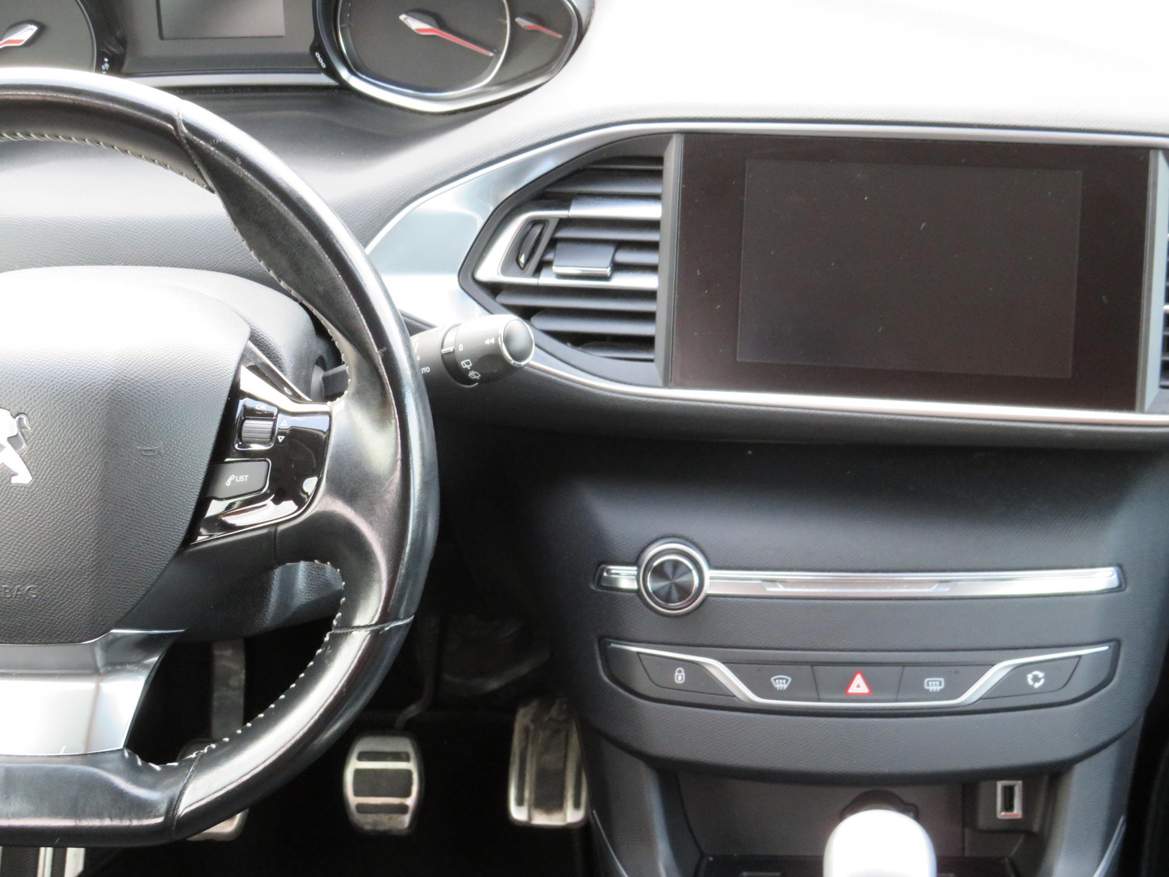 Peugeot 308, 2018 - pohled č. 10