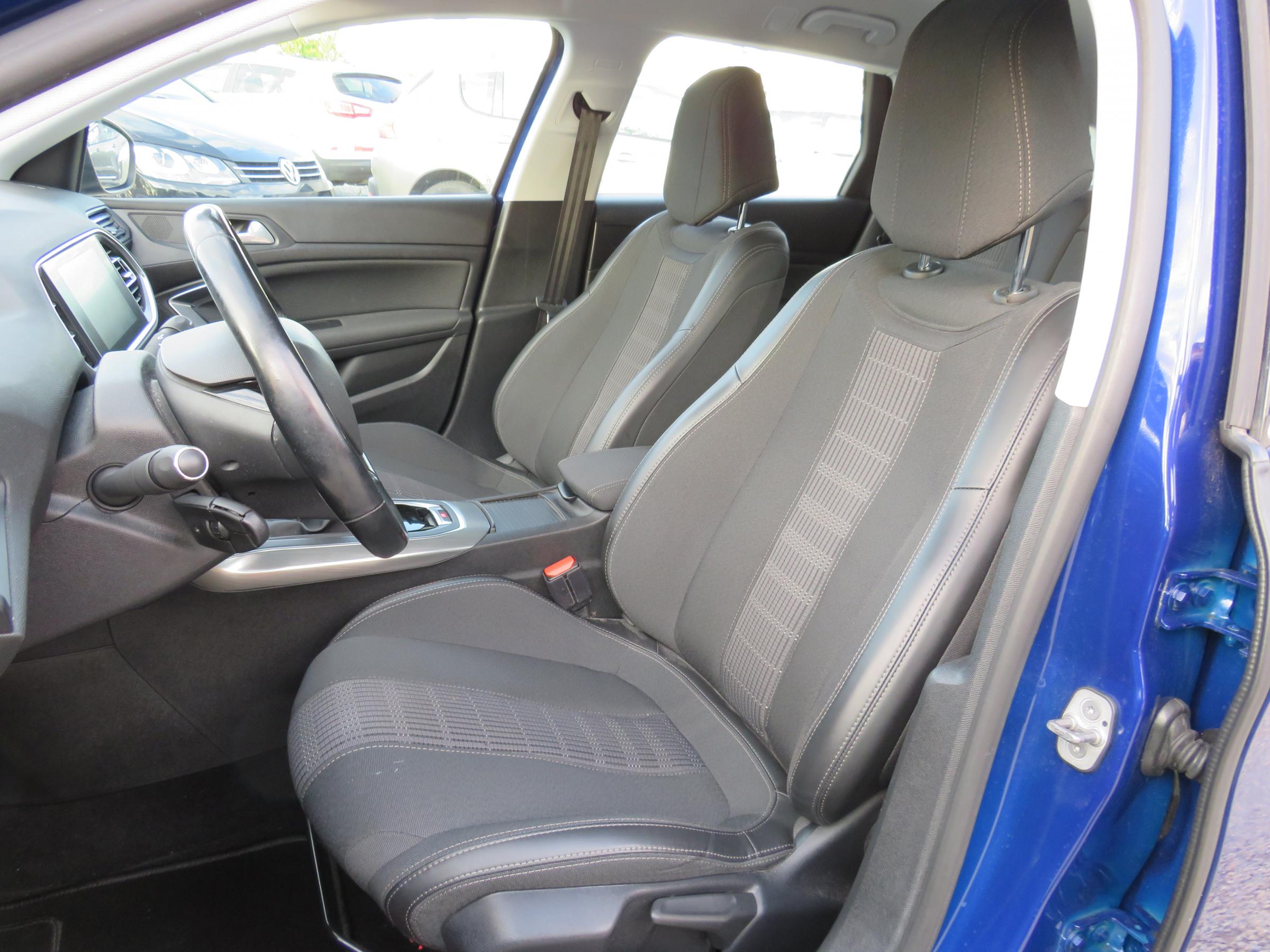 Peugeot 308, 2018 - pohled č. 11