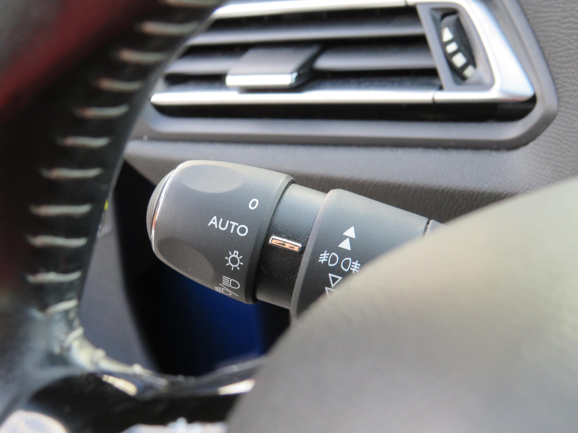 Peugeot 308, 2018 - pohled č. 15