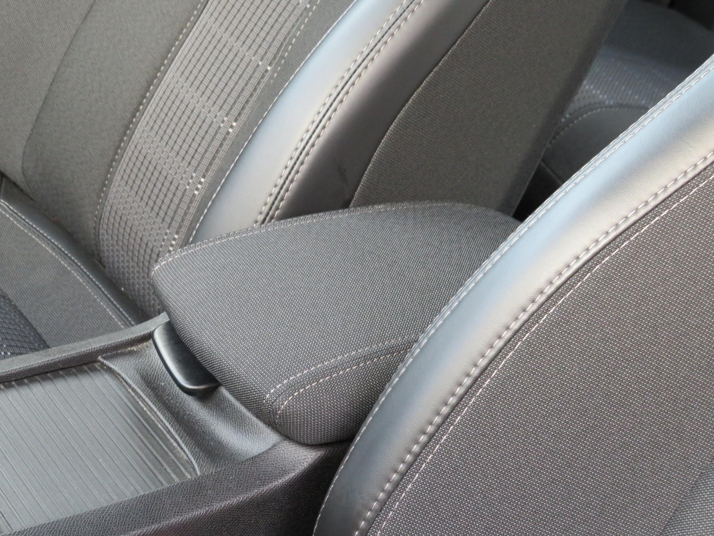 Peugeot 308, 2018 - pohled č. 26