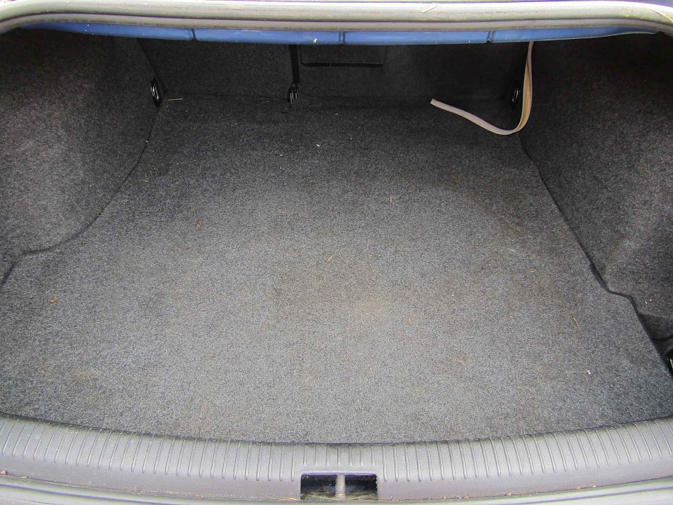 Volkswagen Passat 1.6 i 