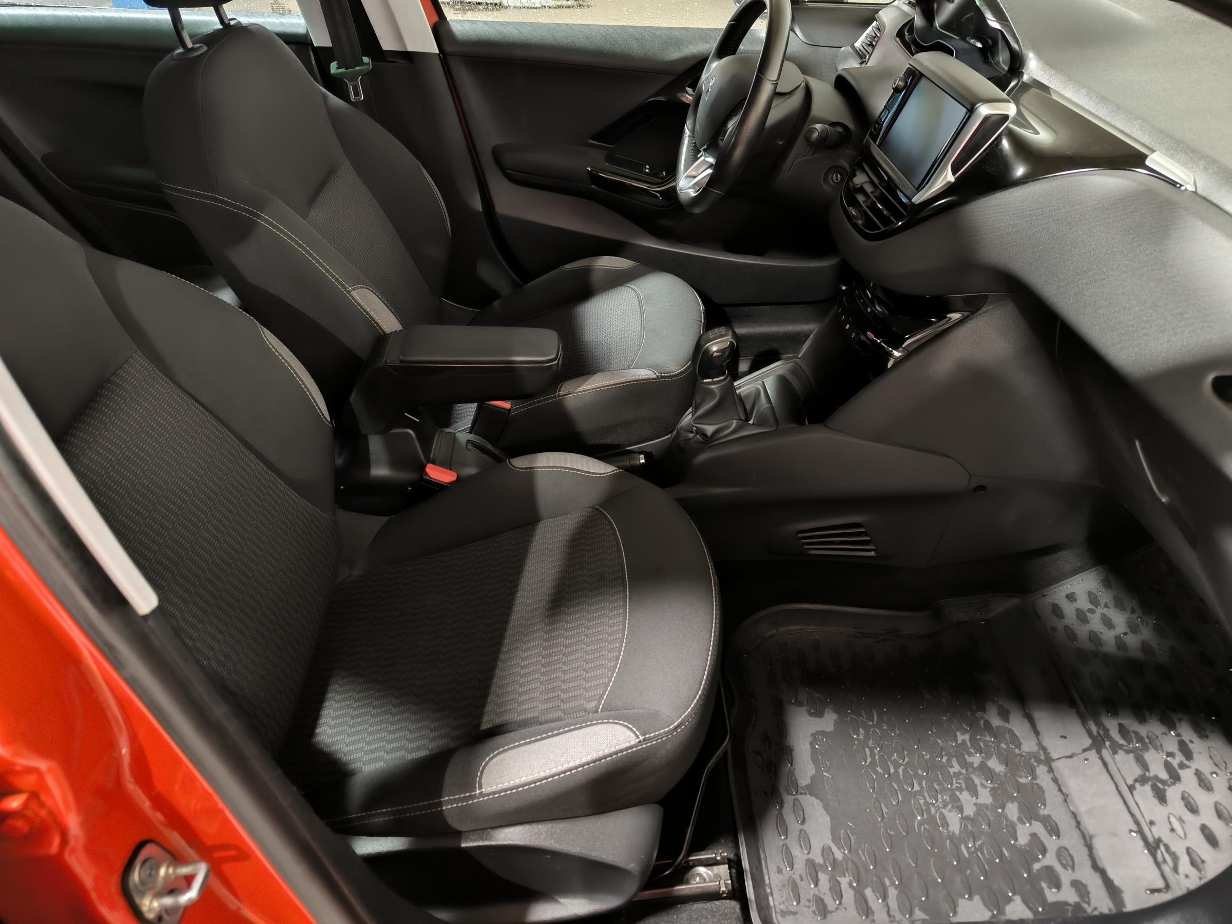 Peugeot 208, 2016 - pohled č. 12