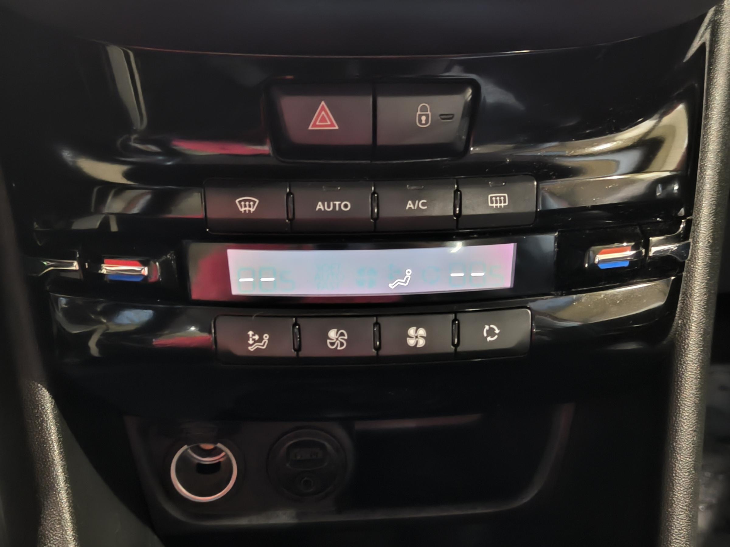 Peugeot 208, 2016 - pohled č. 15