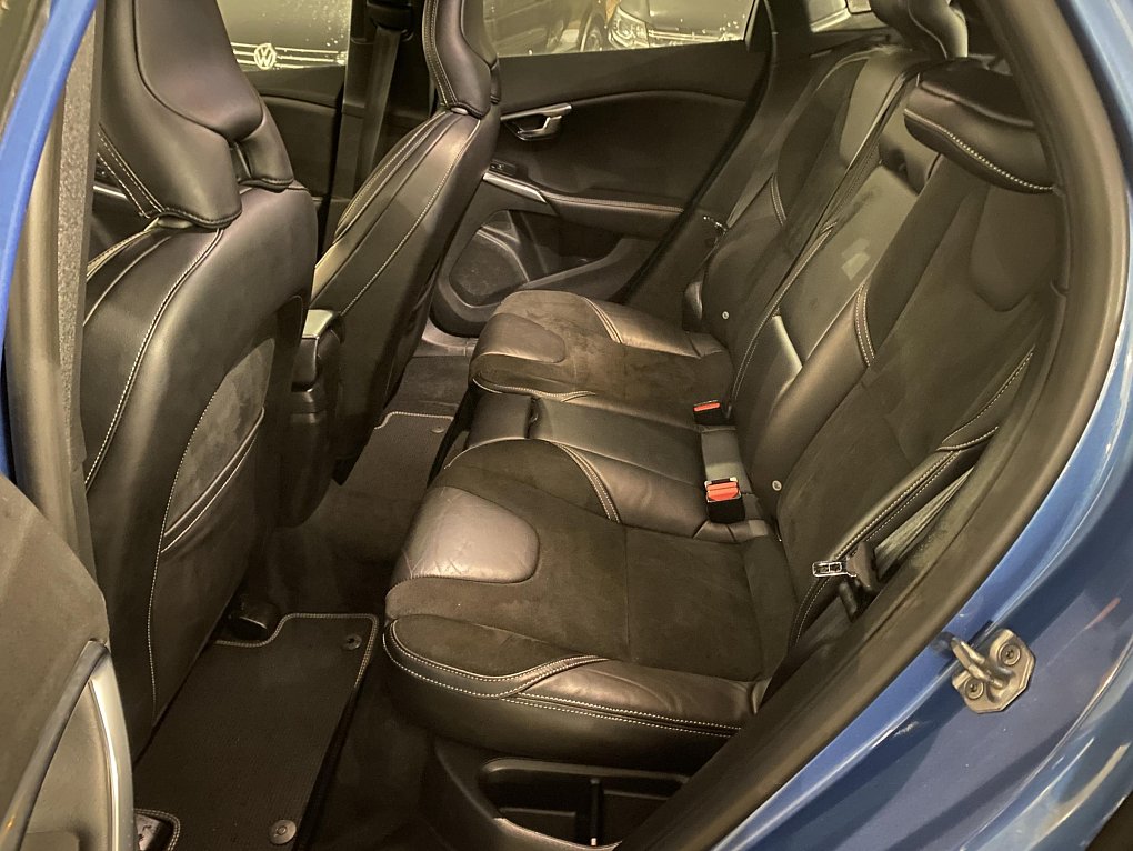 Volvo V40 2.0 D2 R-design