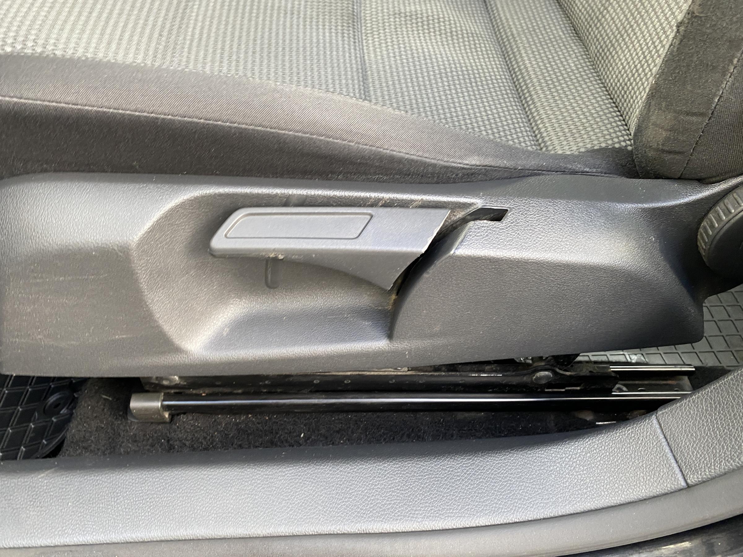 Volkswagen Golf, 2009 - pohled č. 14