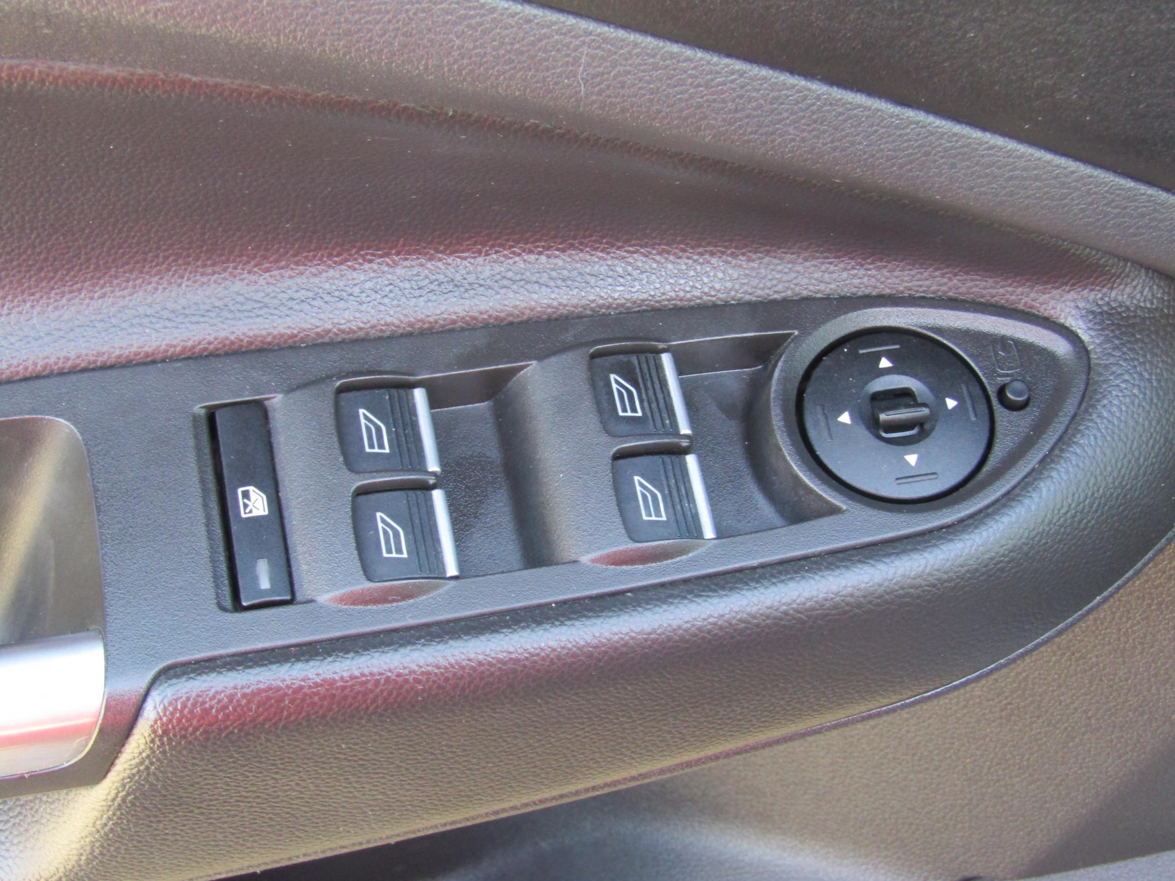 Ford Kuga, 2015 - pohled č. 11