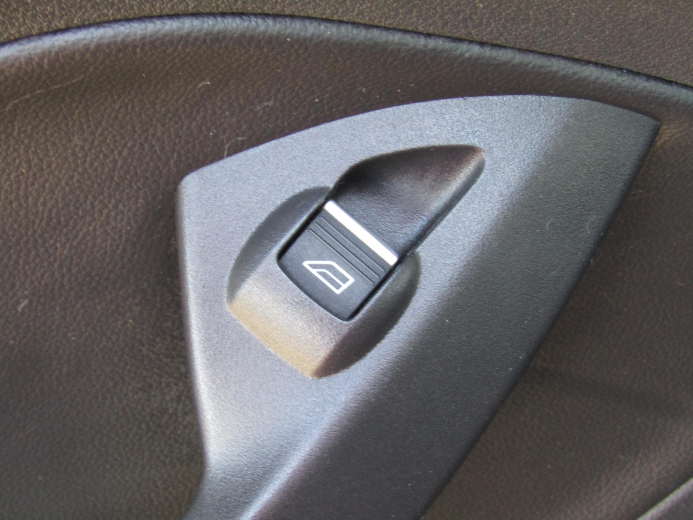 Ford Kuga, 2015 - pohled č. 12