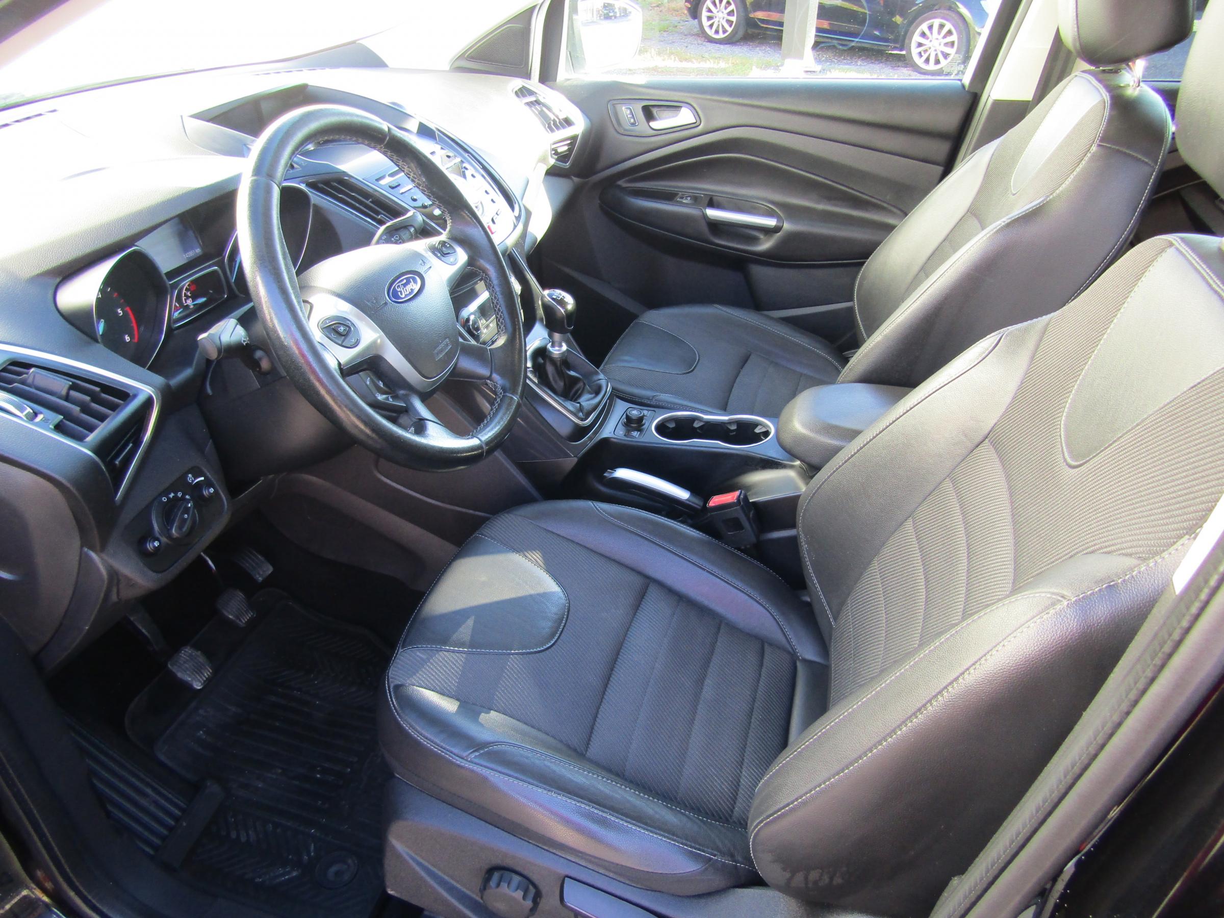 Ford Kuga, 2015 - pohled č. 9