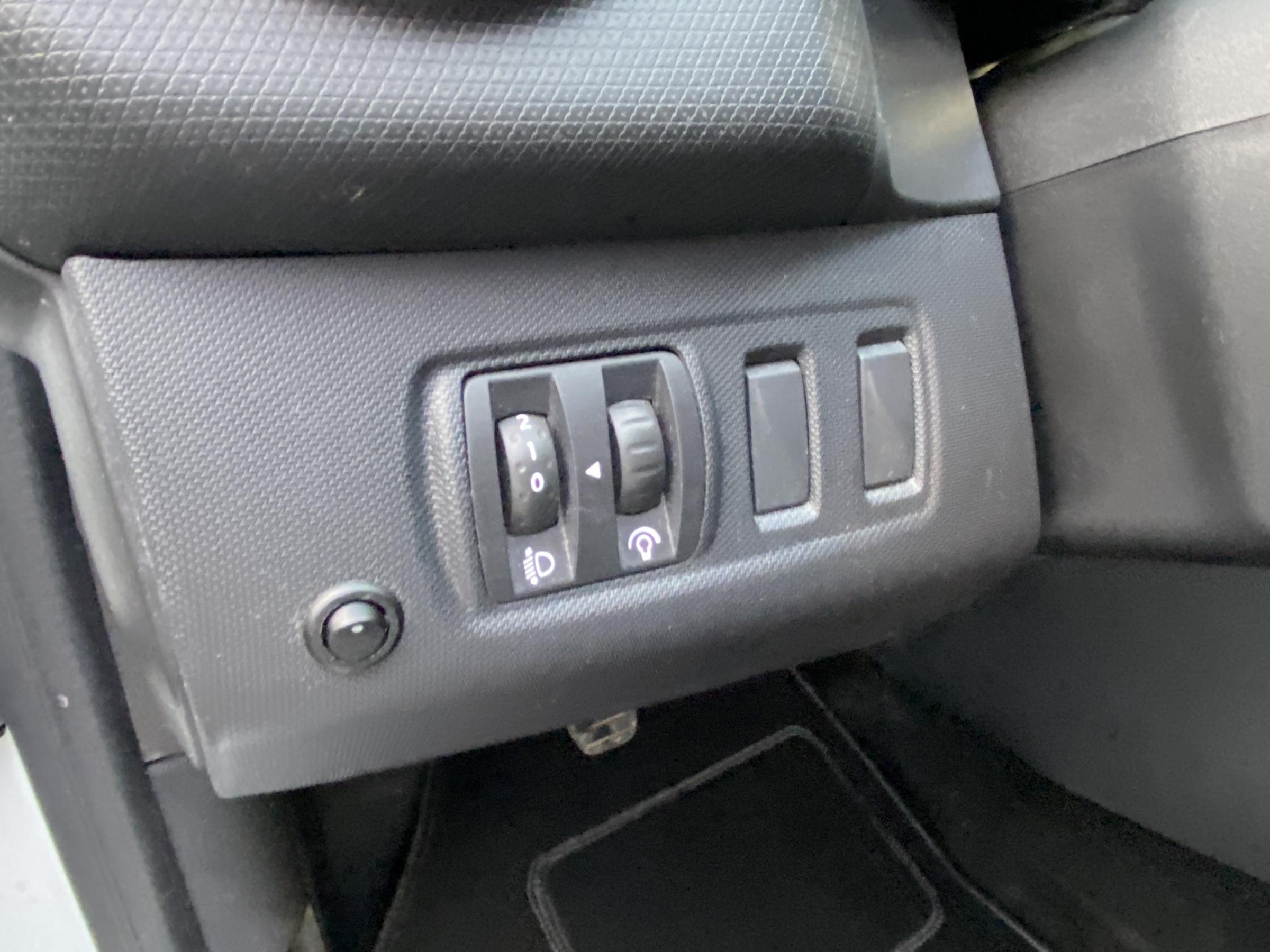 Renault Clio, 2015 - pohled č. 15