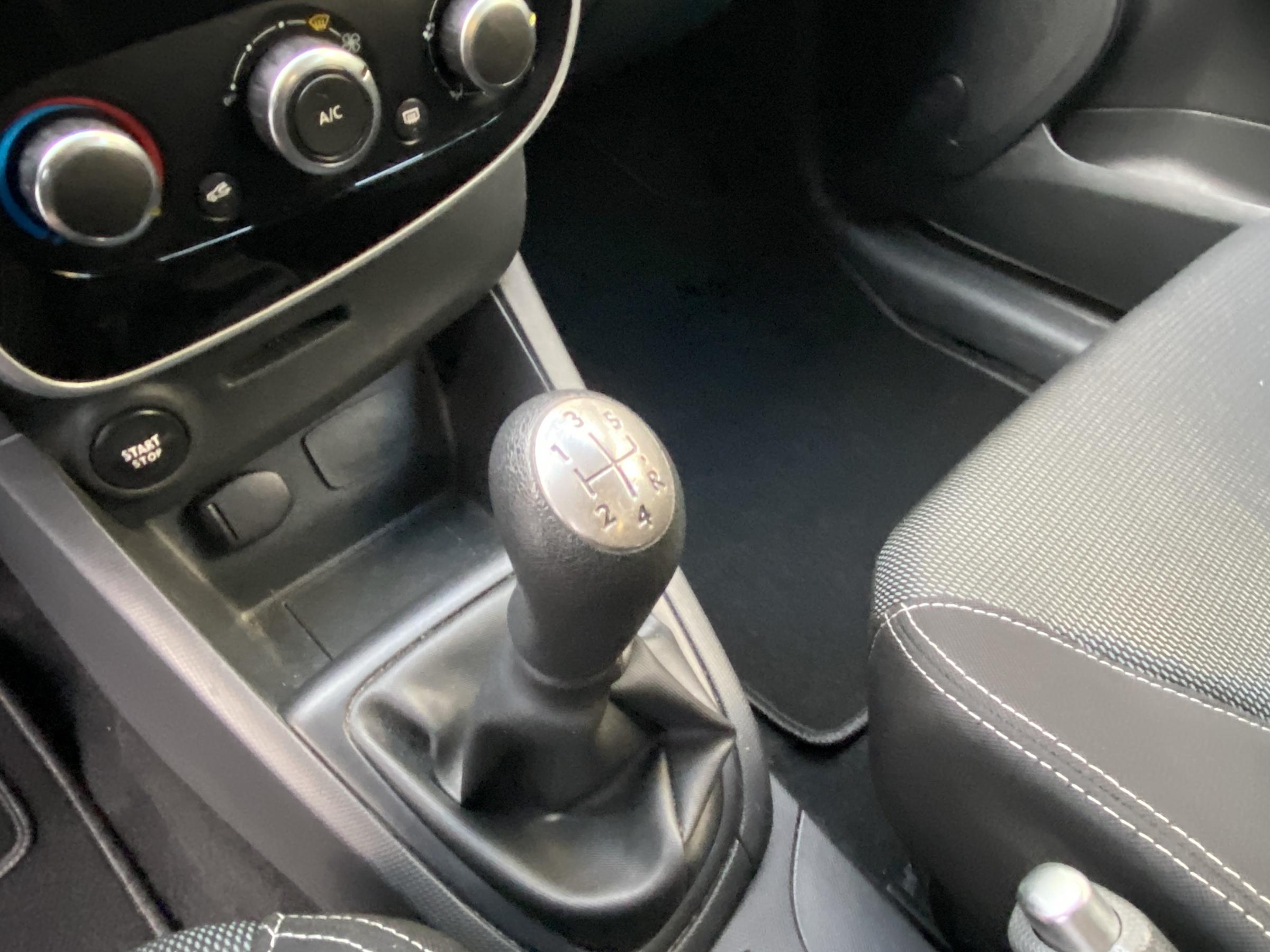 Renault Clio, 2015 - pohled č. 16