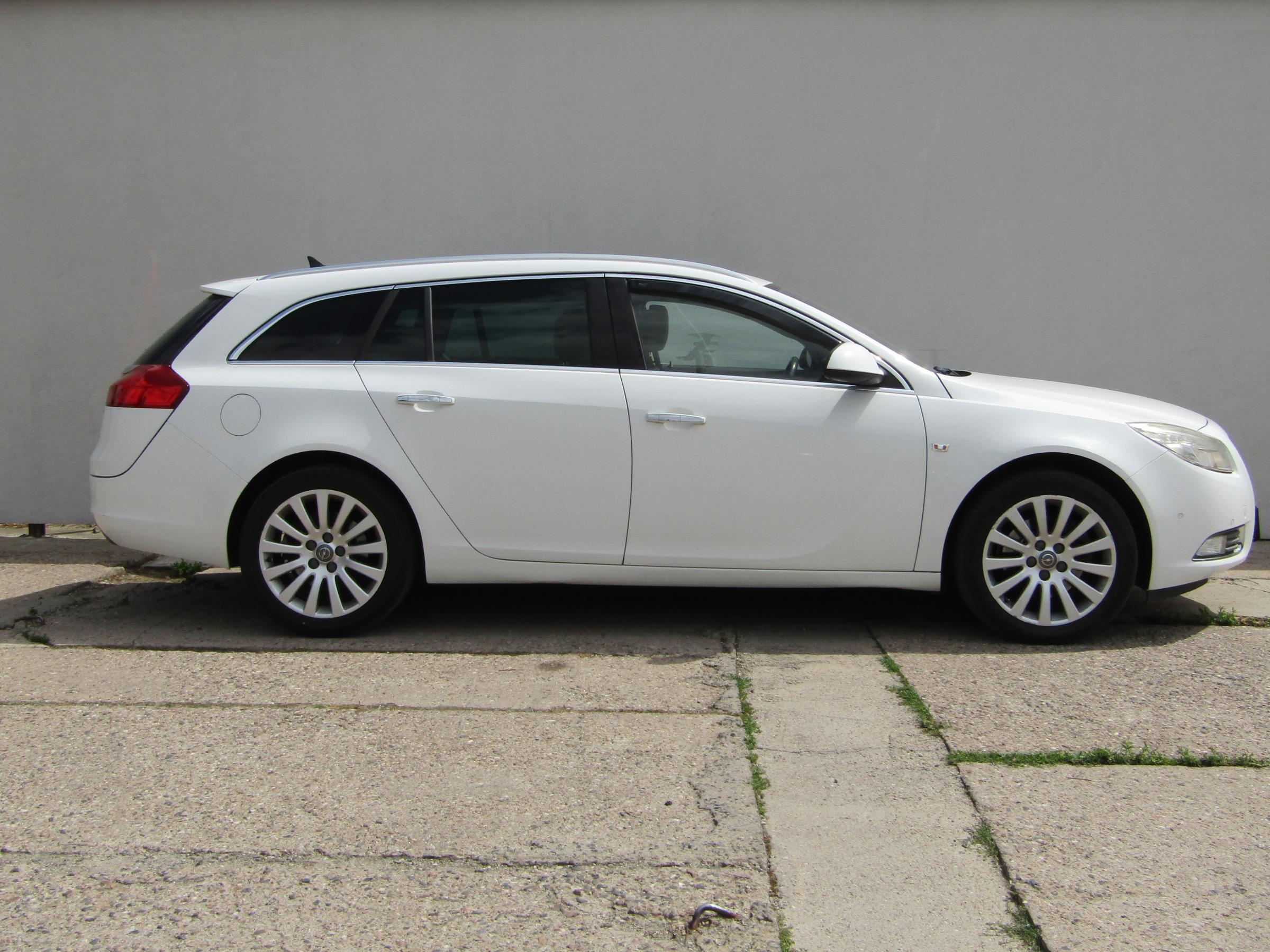 Opel Insignia, 2011 - pohled č. 4