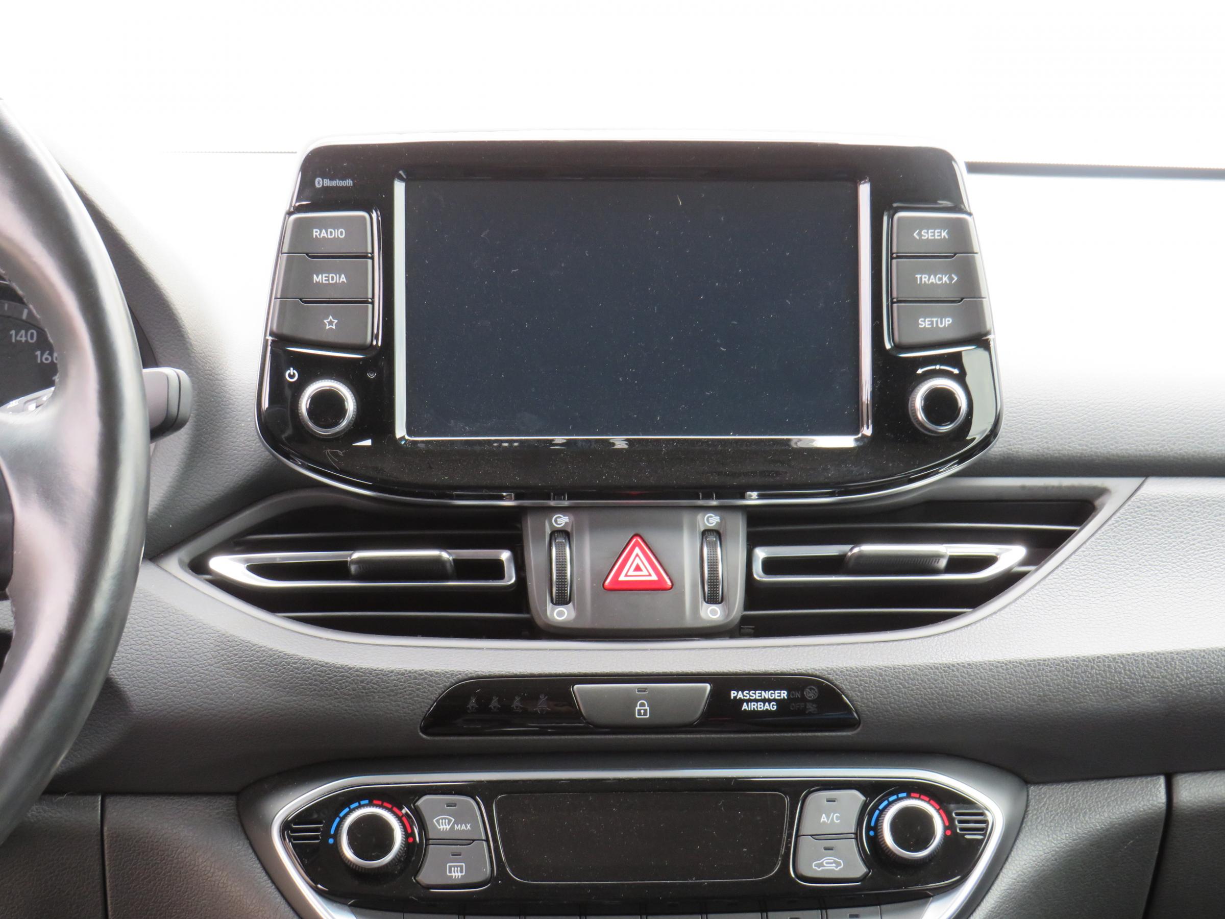 Hyundai i30, 2022 - pohled č. 10