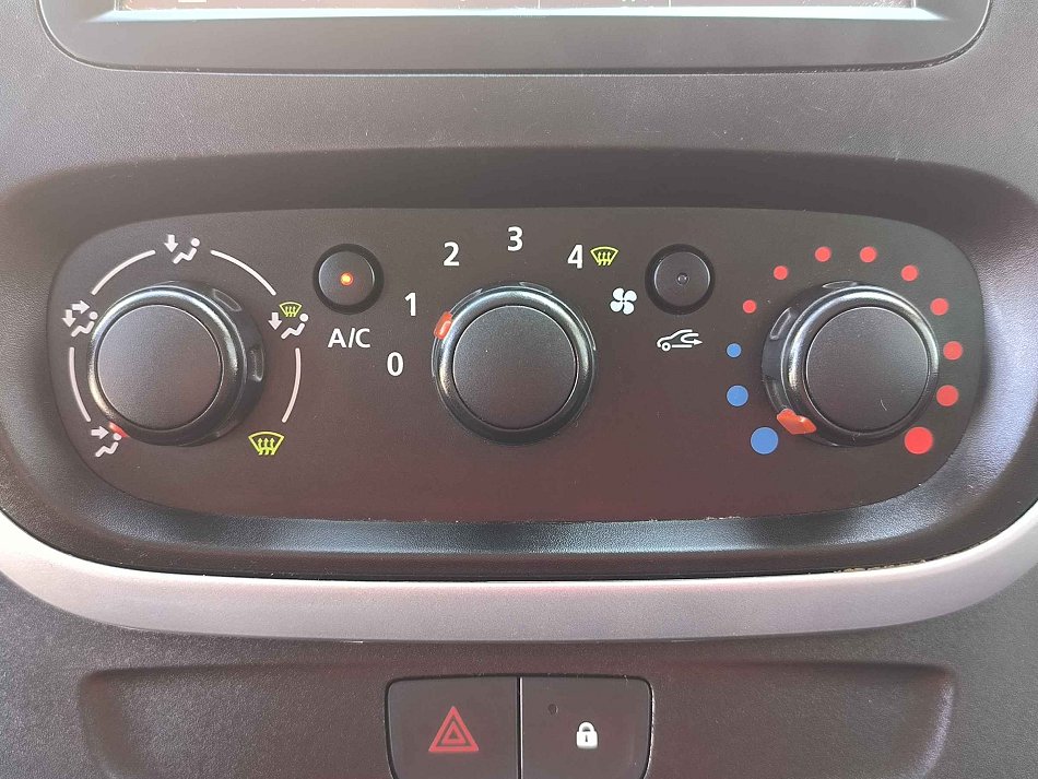 Nissan NV300 1.6dCi  L2H1 8míst