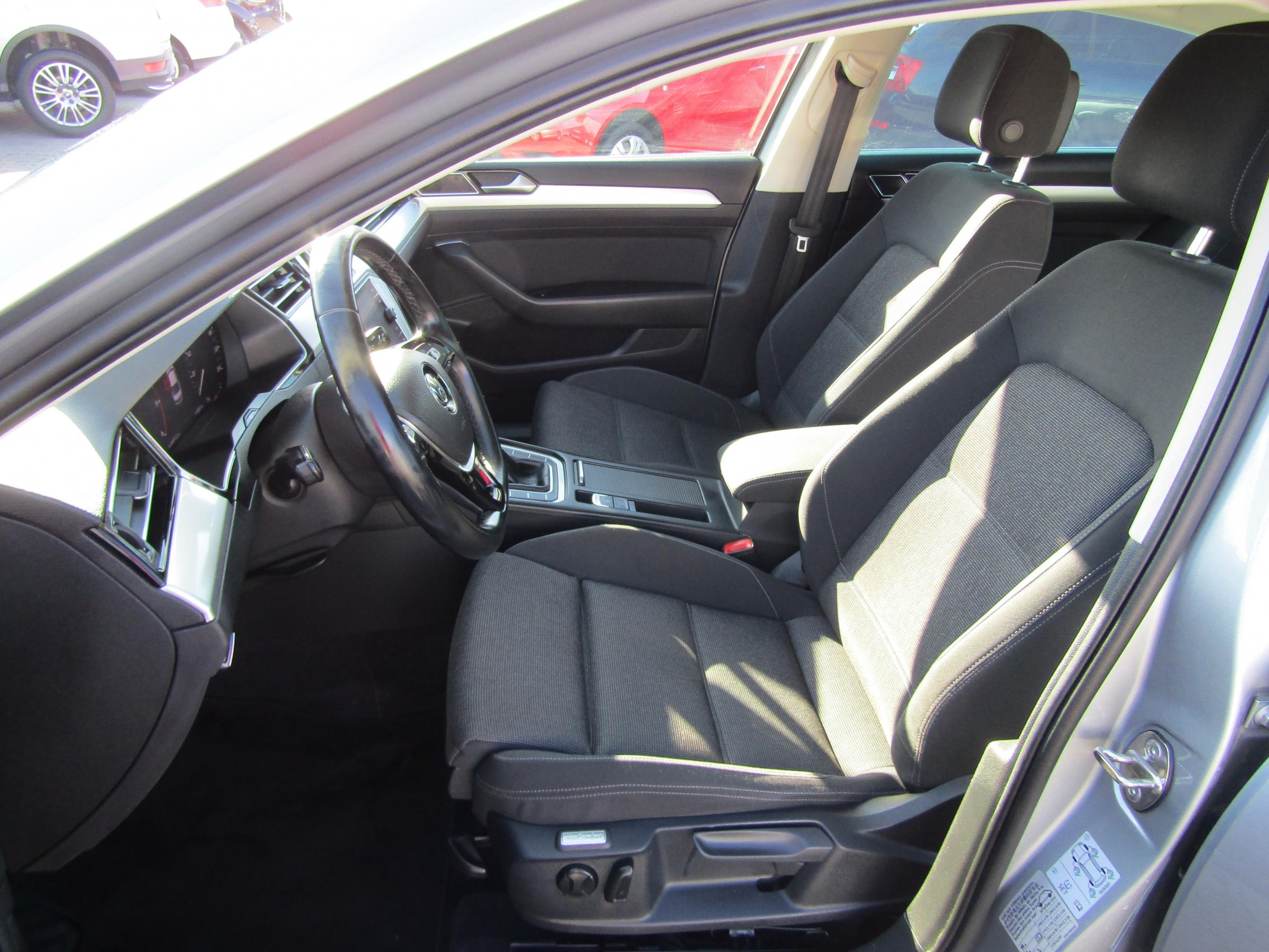 Volkswagen Passat, 2019 - pohled č. 10