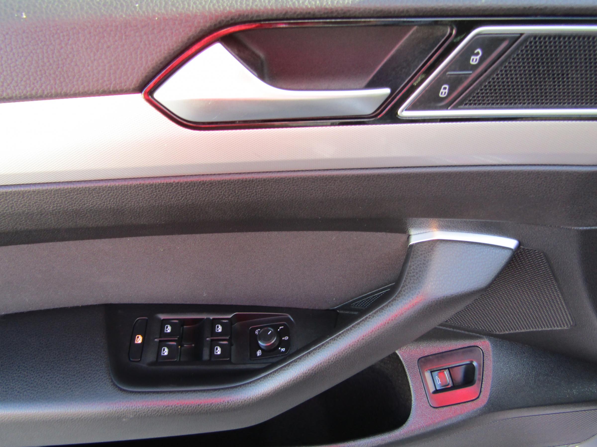 Volkswagen Passat, 2019 - pohled č. 12