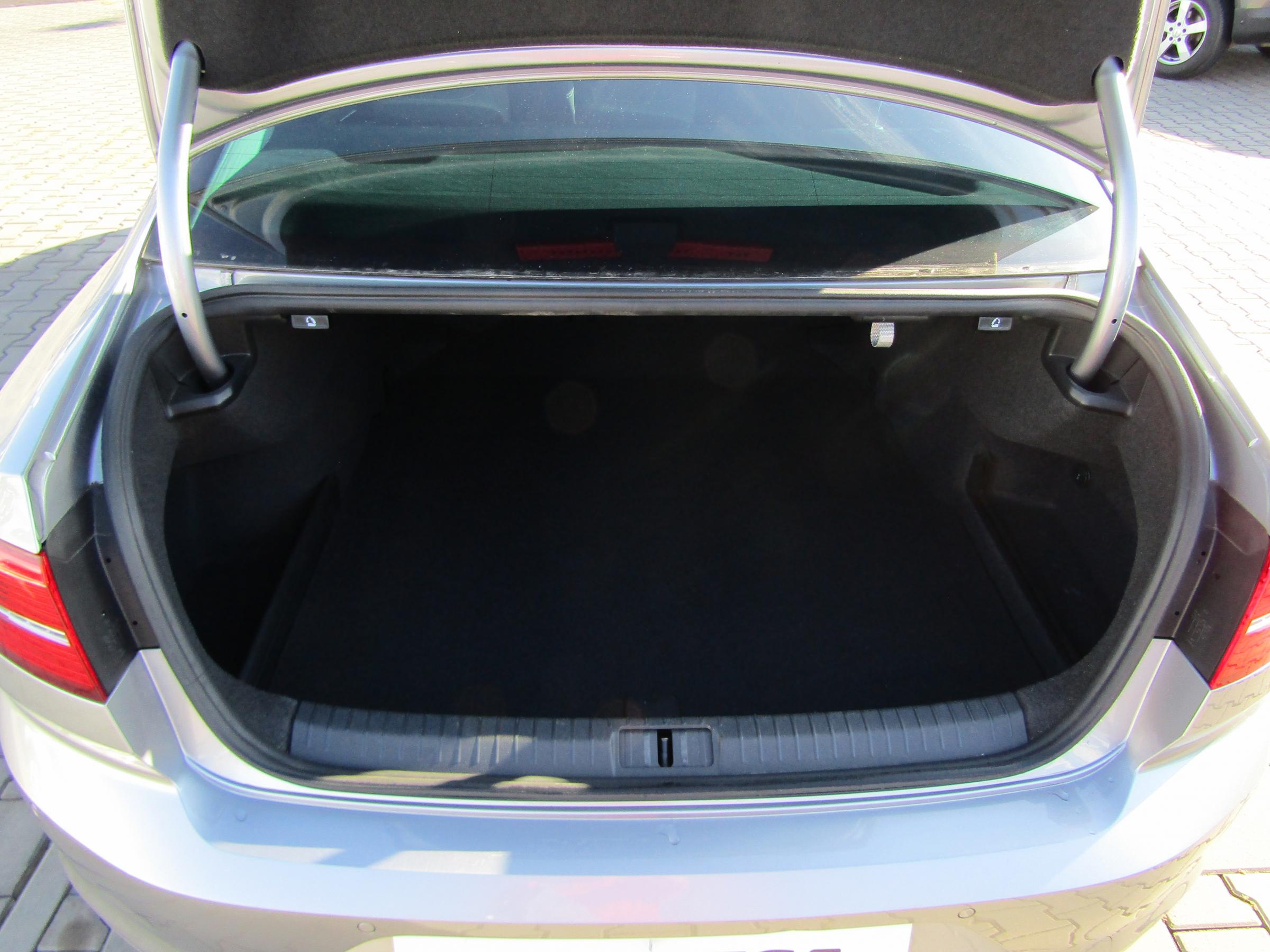 Volkswagen Passat, 2019 - pohled č. 8