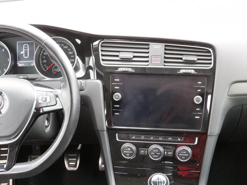 Volkswagen Golf 2.0 TDi 