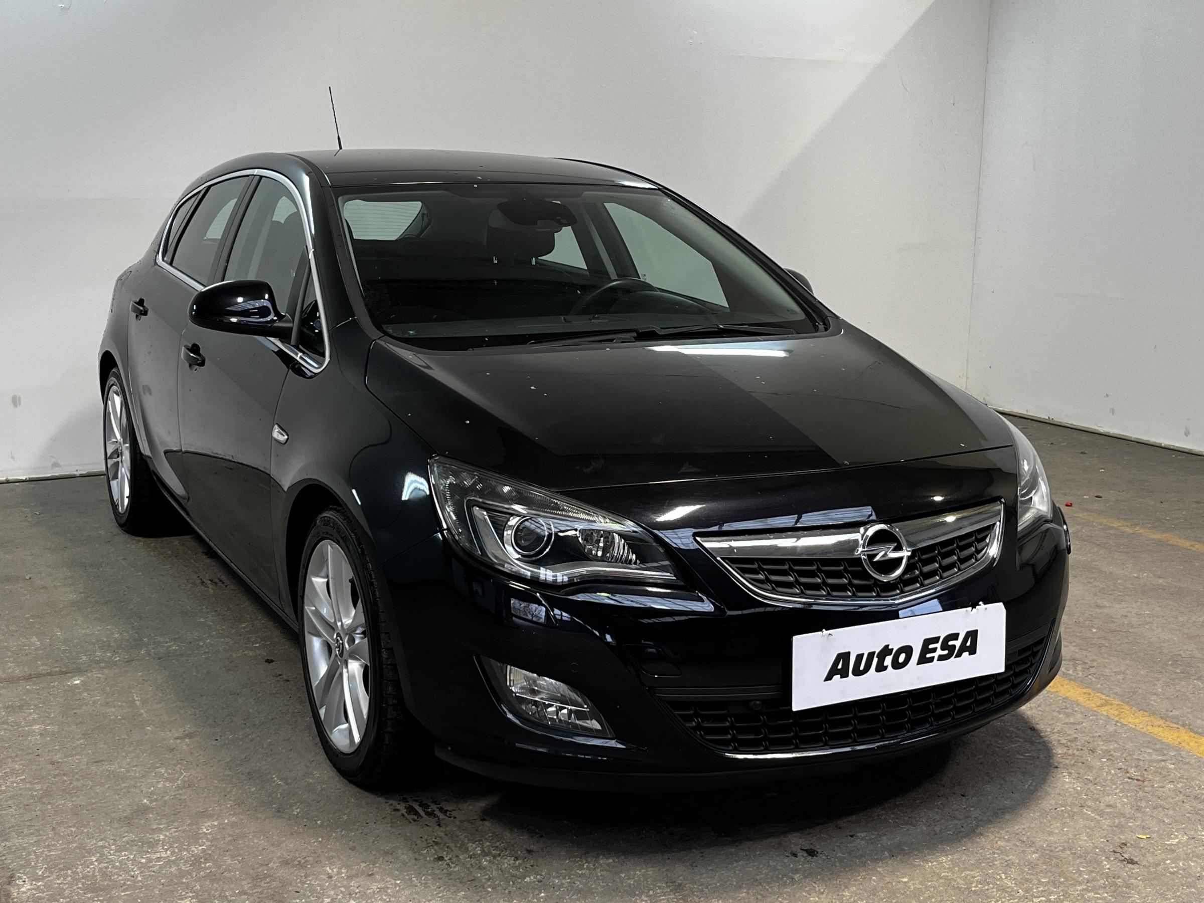 Opel Astra, 2011