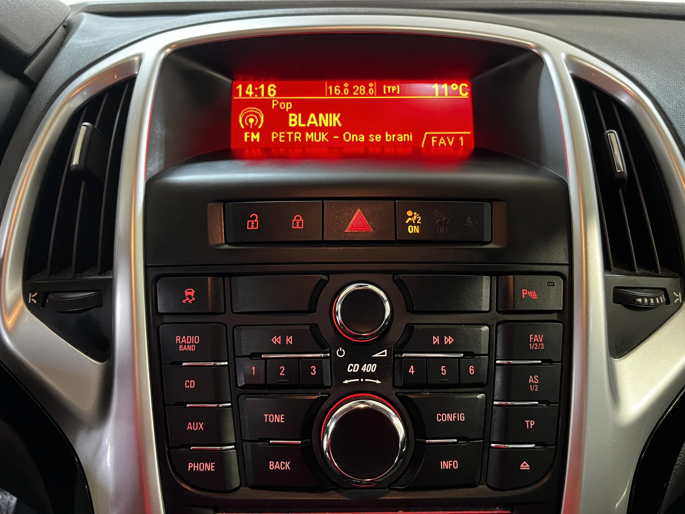 Opel Astra, 2011 - pohled č. 12