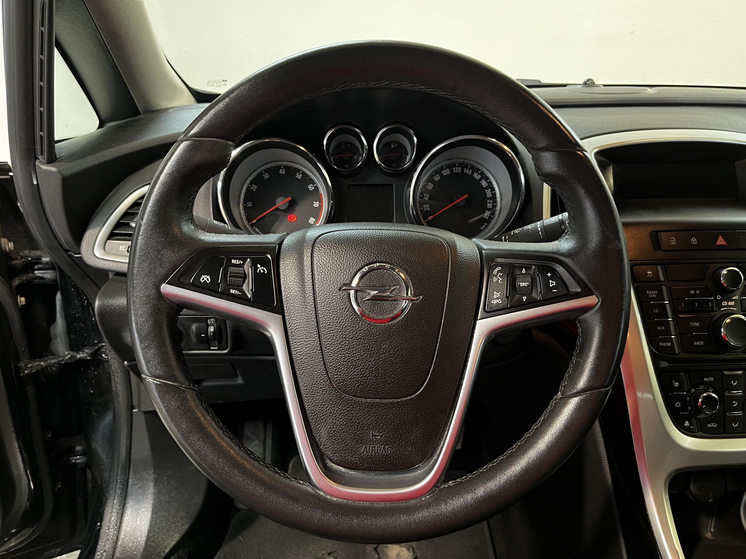 Opel Astra, 2011 - pohled č. 14