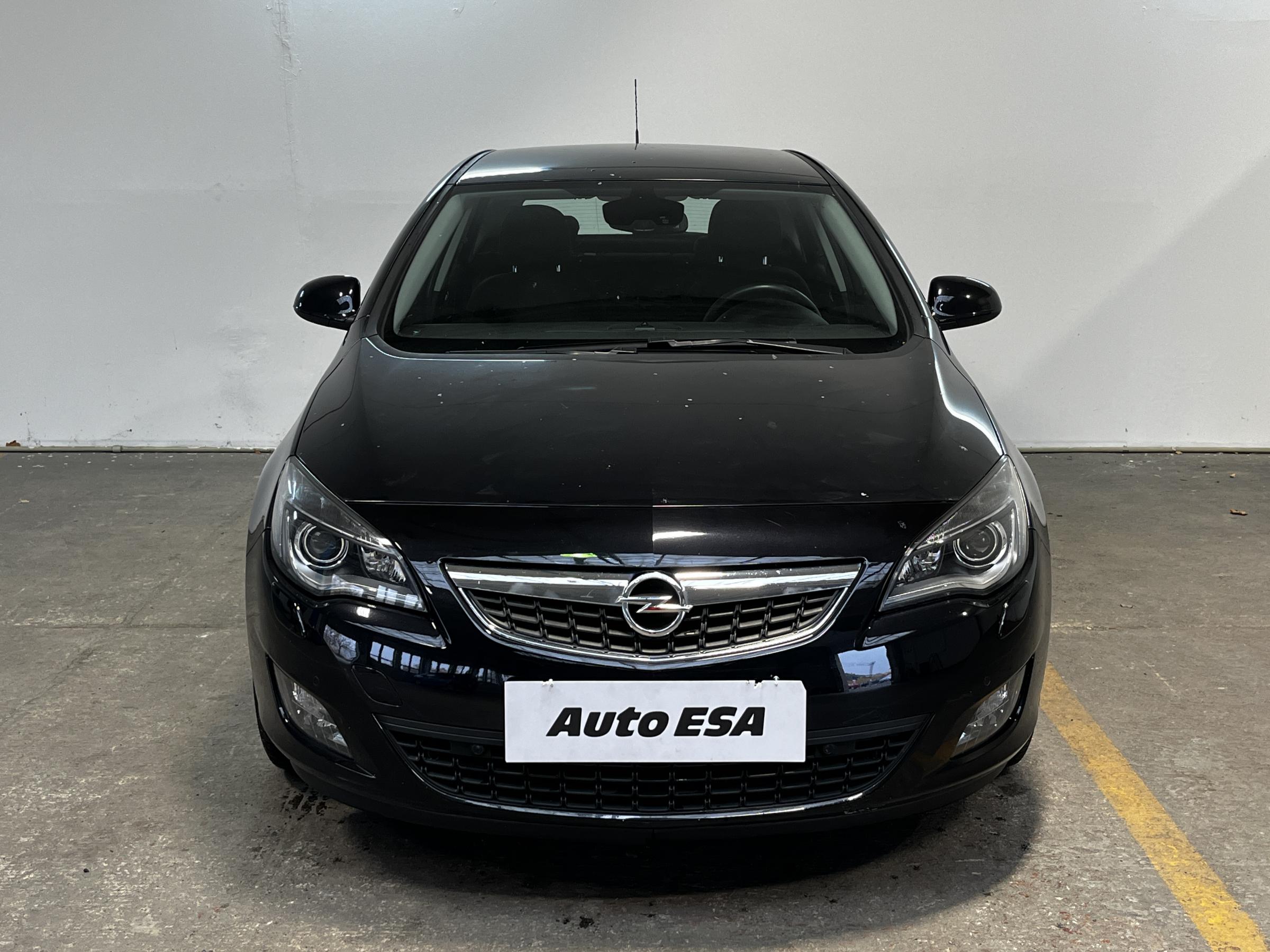 Opel Astra, 2011 - pohled č. 2