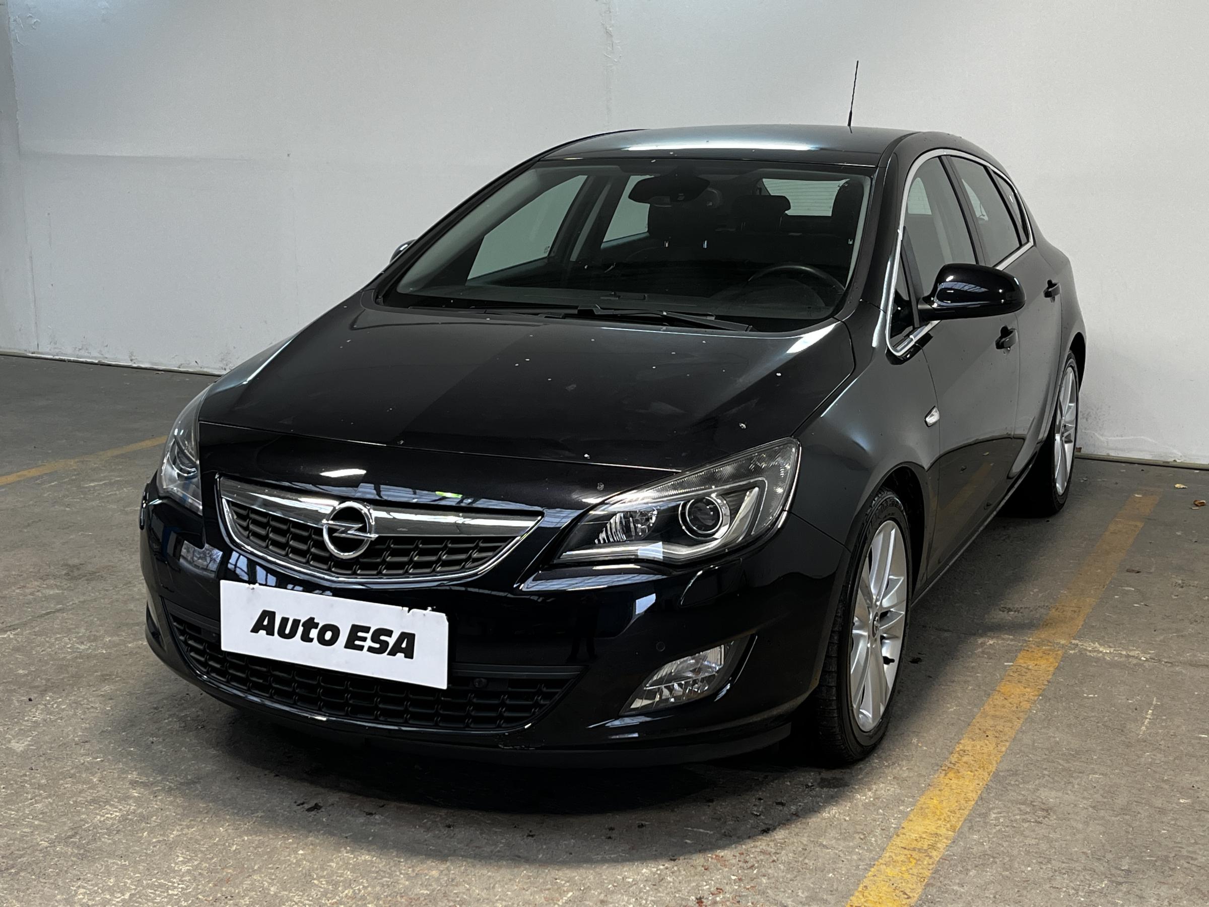 Opel Astra, 2011 - pohled č. 3