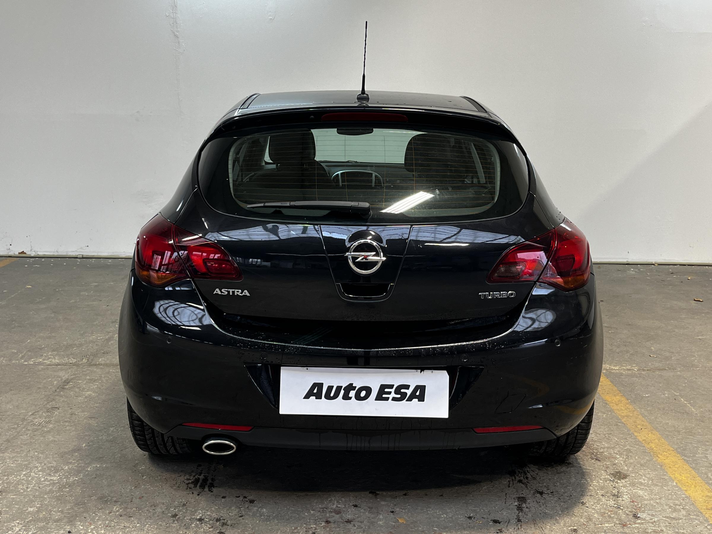 Opel Astra, 2011 - pohled č. 5