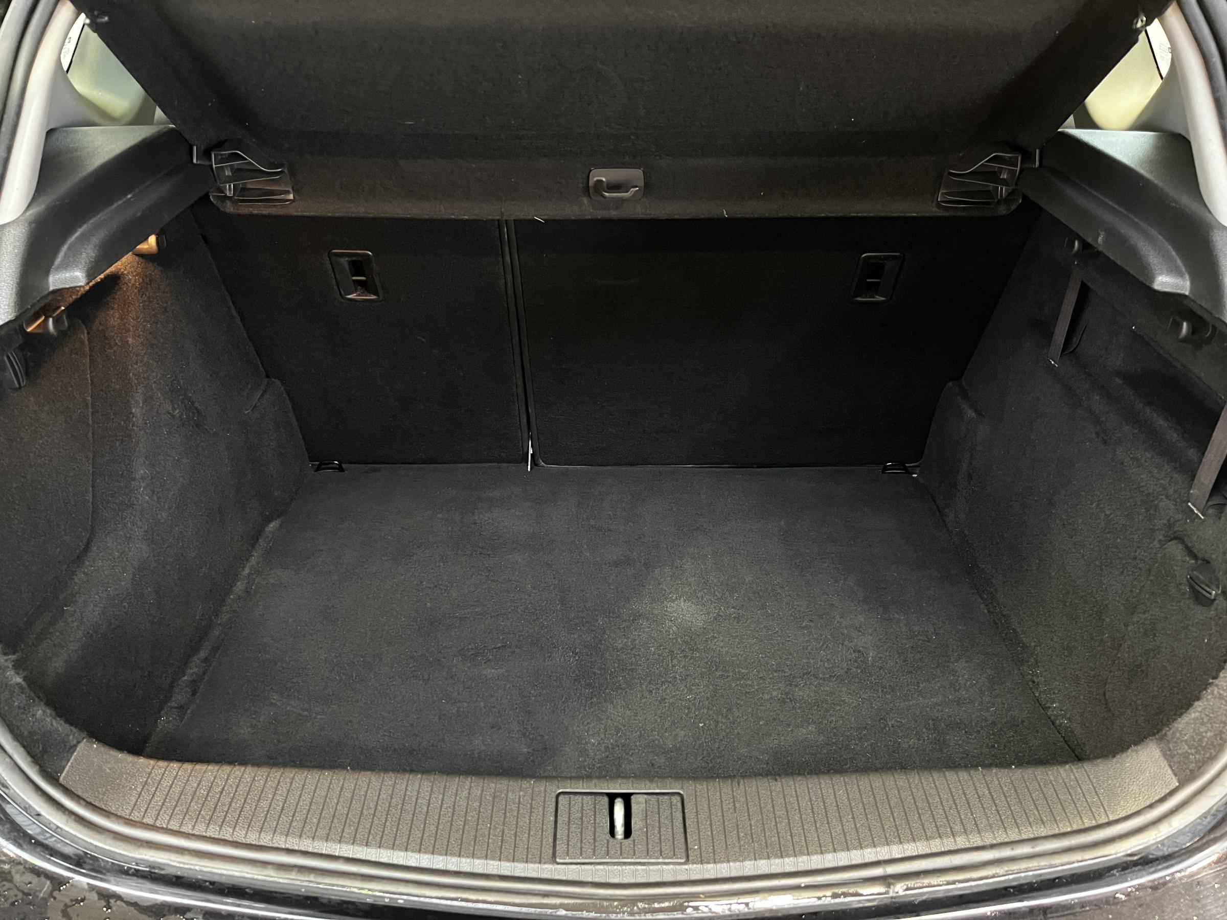 Opel Astra, 2011 - pohled č. 7