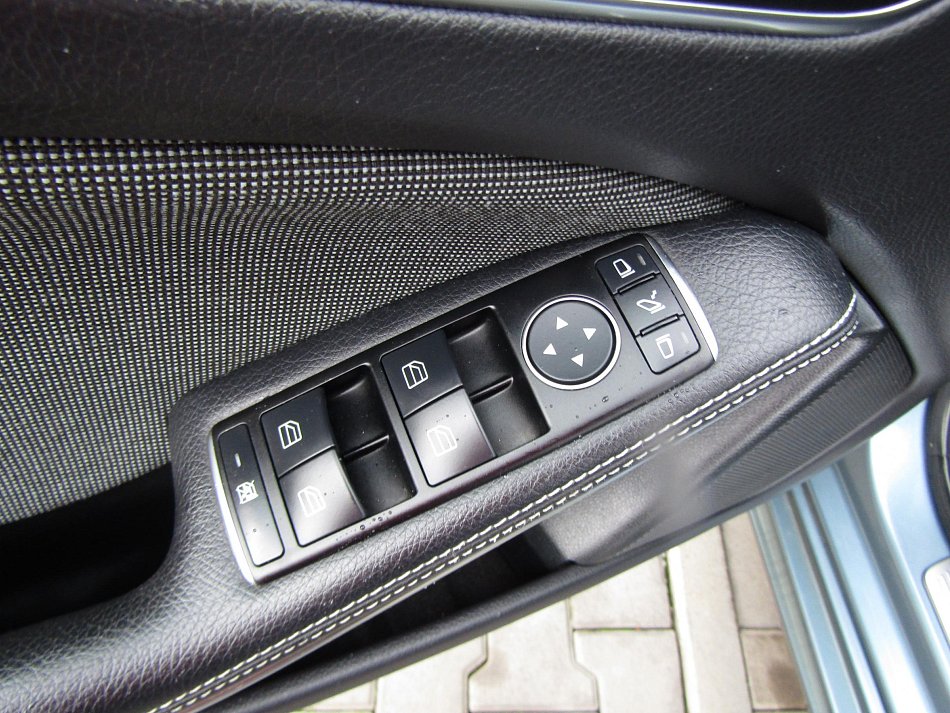 Mercedes-Benz Třída A 1.6i  A180