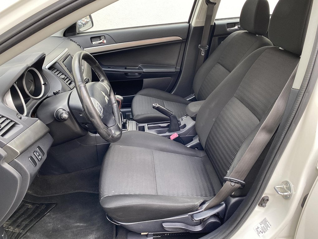 Mitsubishi Lancer 1.6 MiVEC 