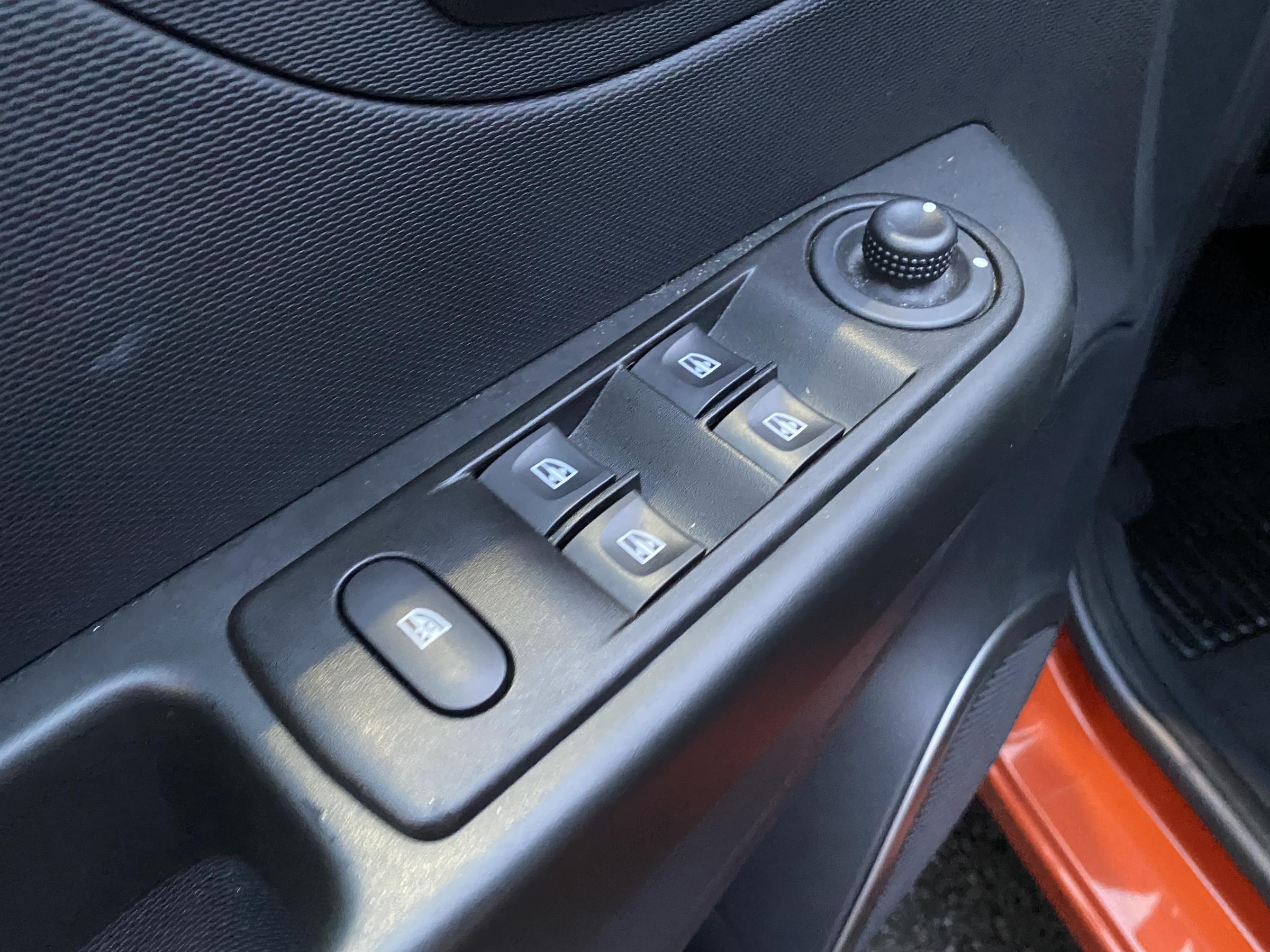 Renault Captur, 2015 - pohled č. 13