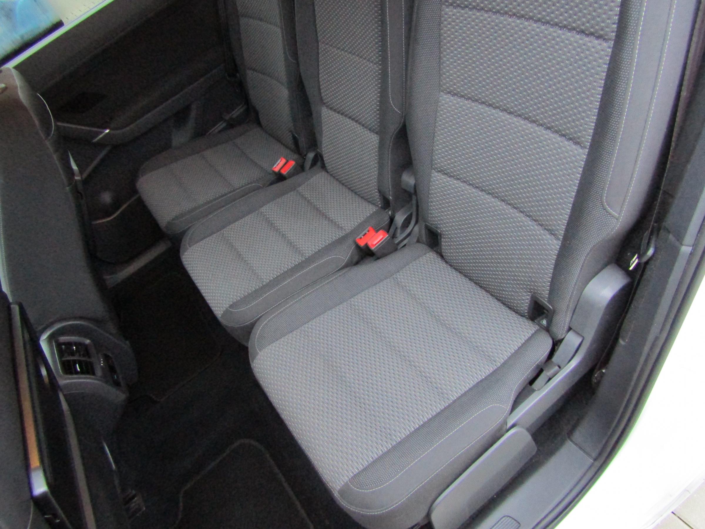 Volkswagen Touran, 2016 - pohled č. 10