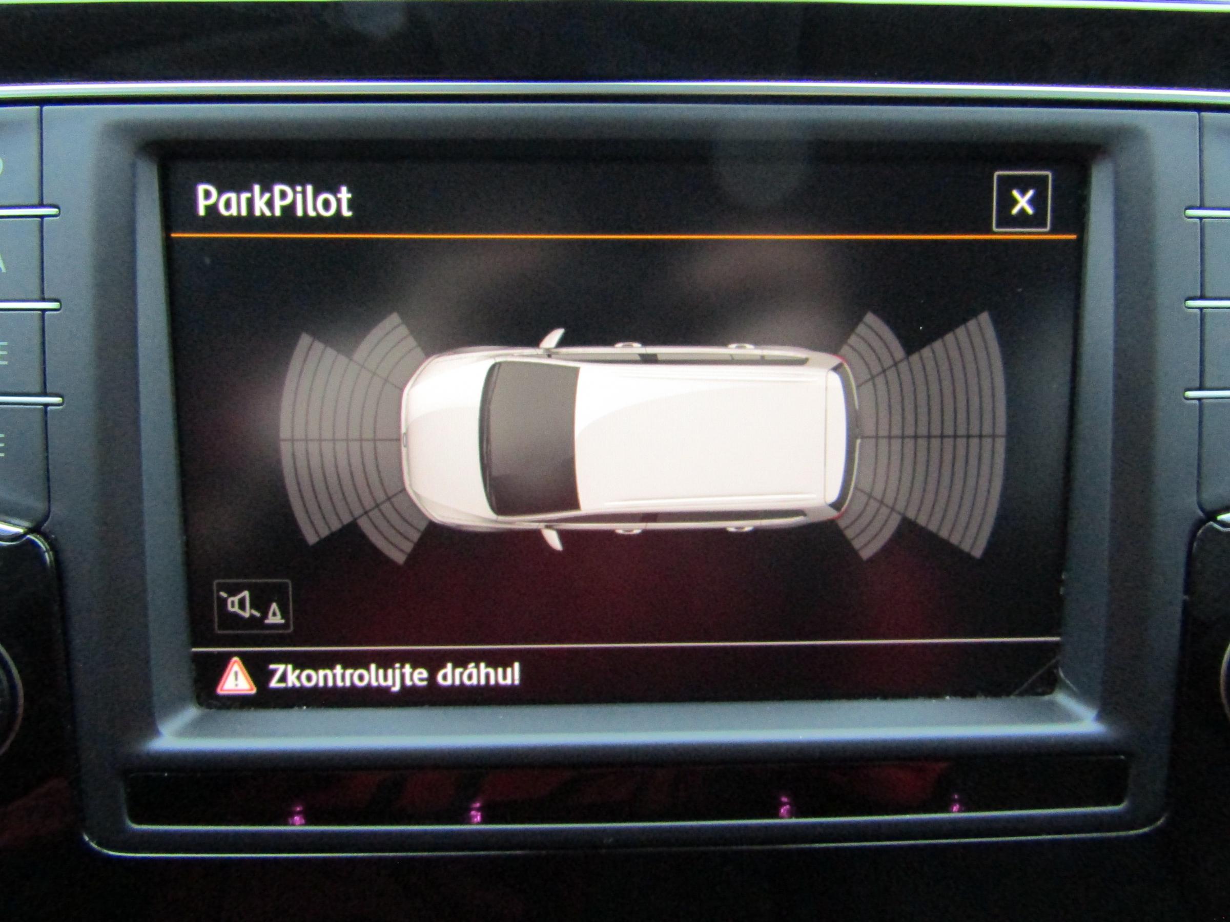 Volkswagen Touran, 2016 - pohled č. 13