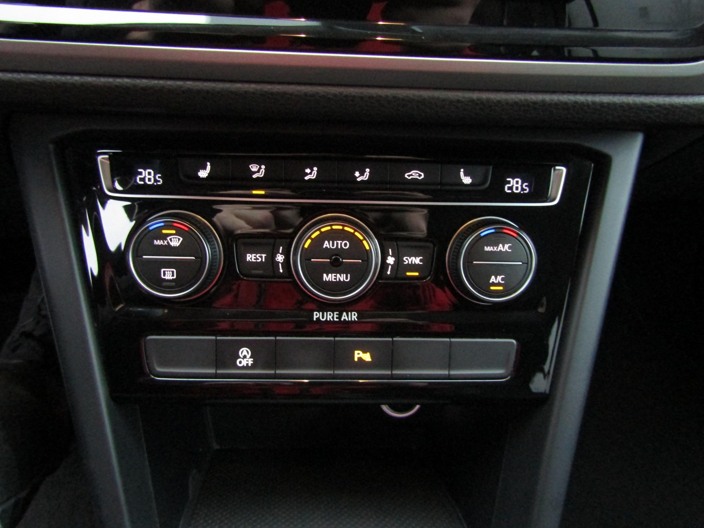 Volkswagen Touran, 2016 - pohled č. 14